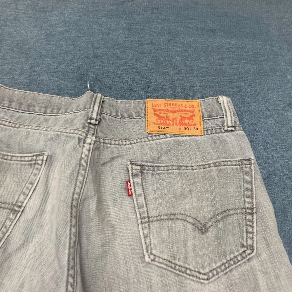 Vintage Levi's 514 Jeans Mens 30x30 Gray Denim All Day Comfort Light Wash Y2K